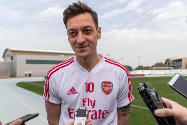 Image เฟเนร์บาห์เชพร้อมเจราจาดึง Mesut Özil